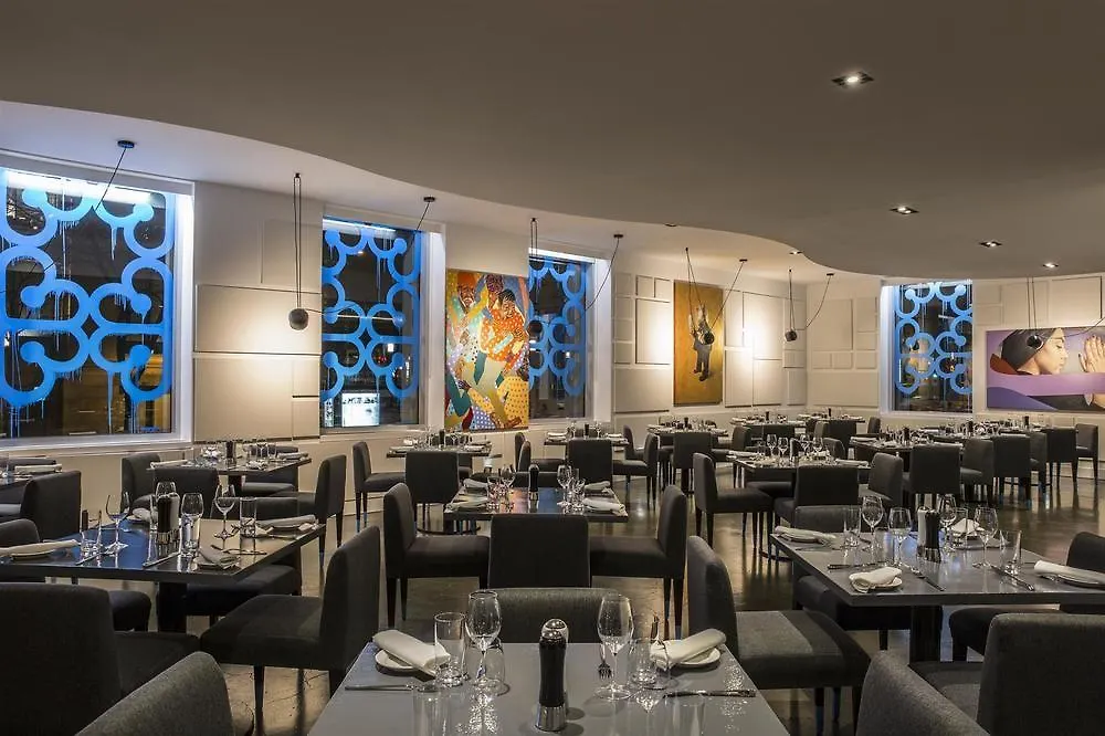 ****  W Montreal Hotel Canada