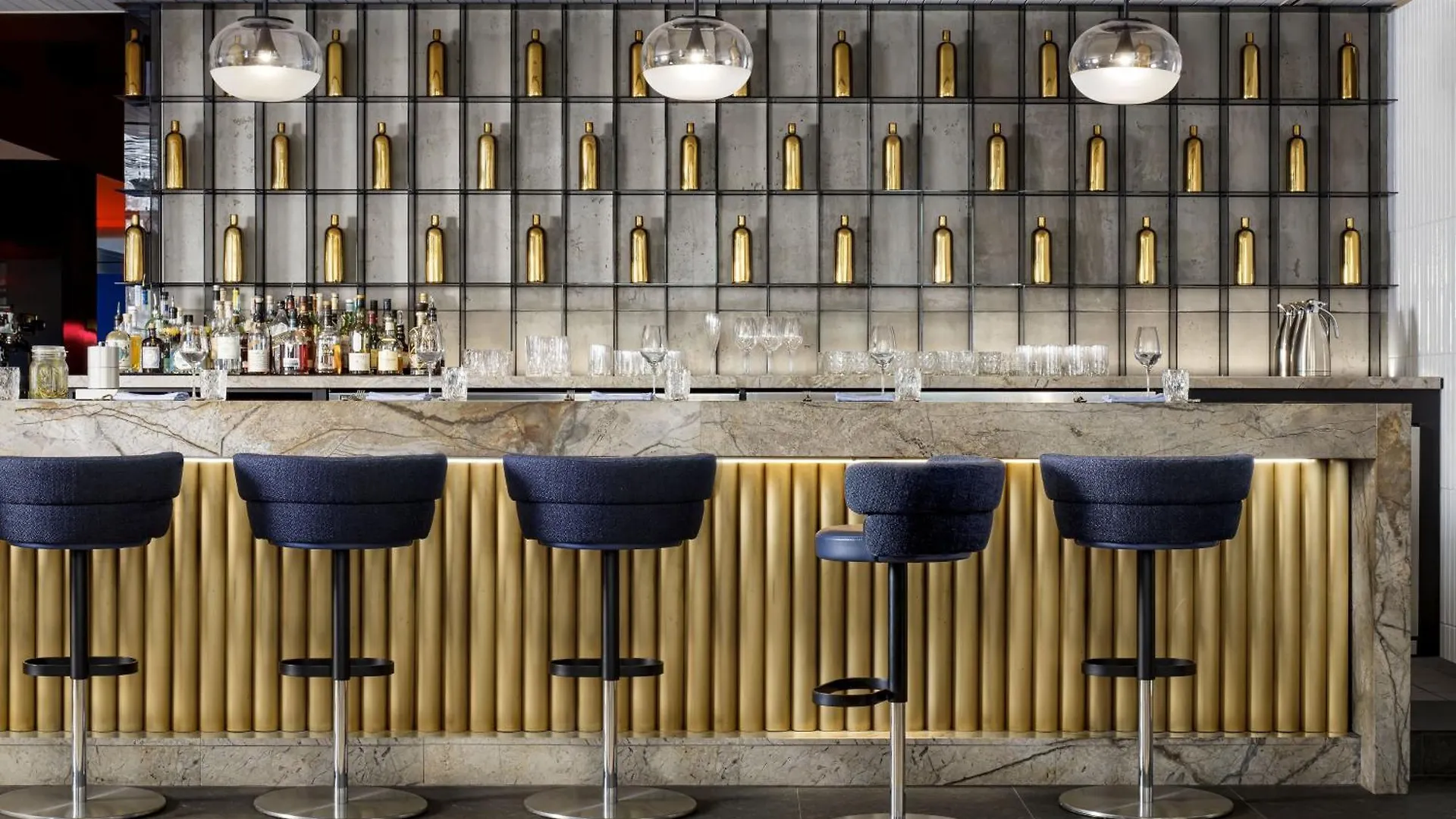 ****  W Montreal Hotel Canada