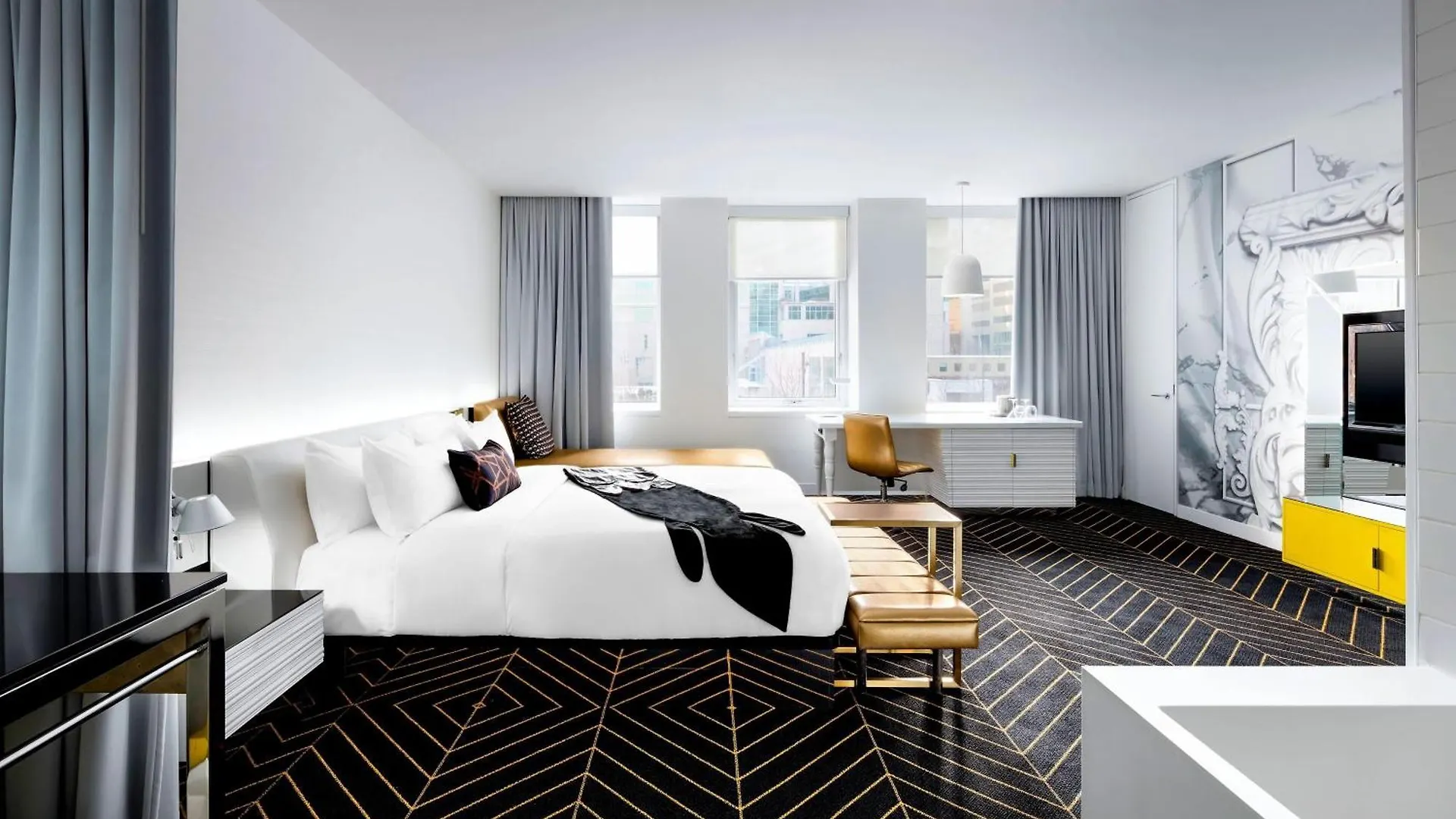 ****  W Montreal Hotel Canada