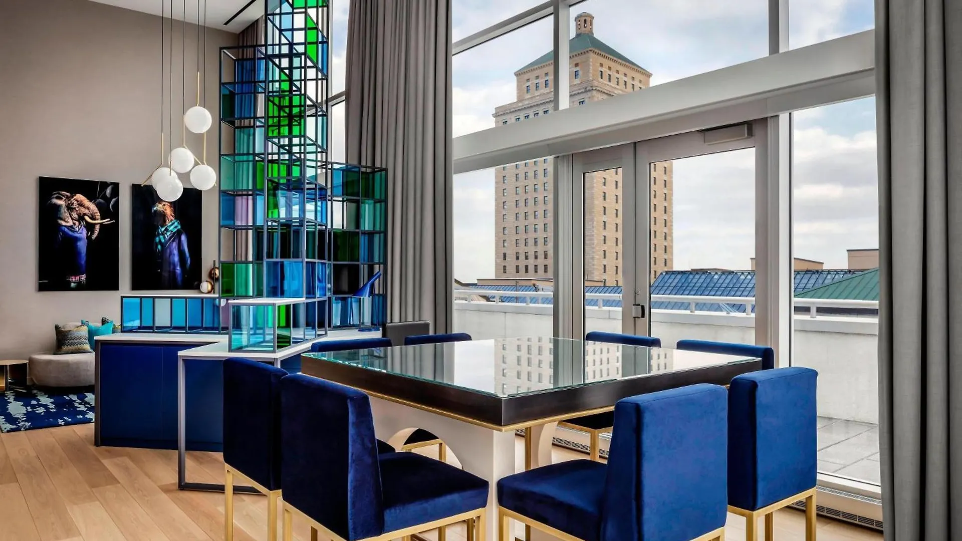 ****  W Montreal Hotel Canada